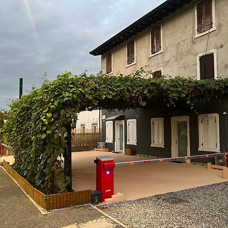 La Pergola Suites Дособуоно Екстериор снимка