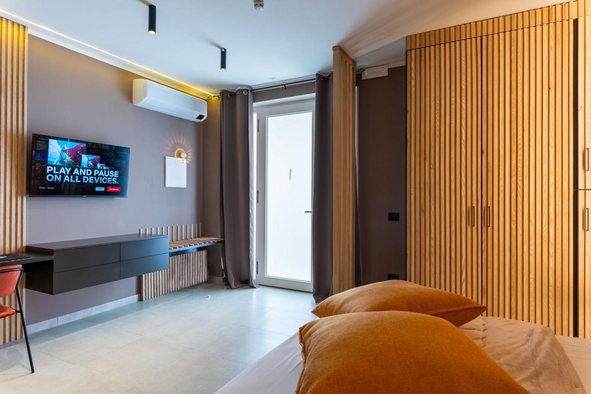 La Pergola Suites Дособуоно Екстериор снимка