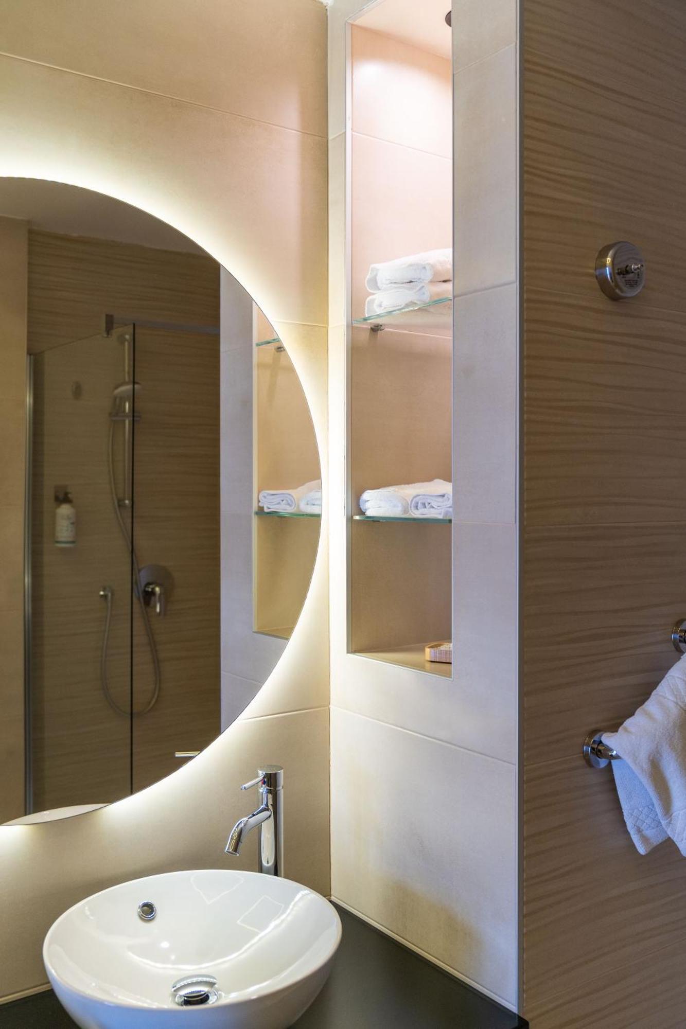 La Pergola Suites Дособуоно Екстериор снимка