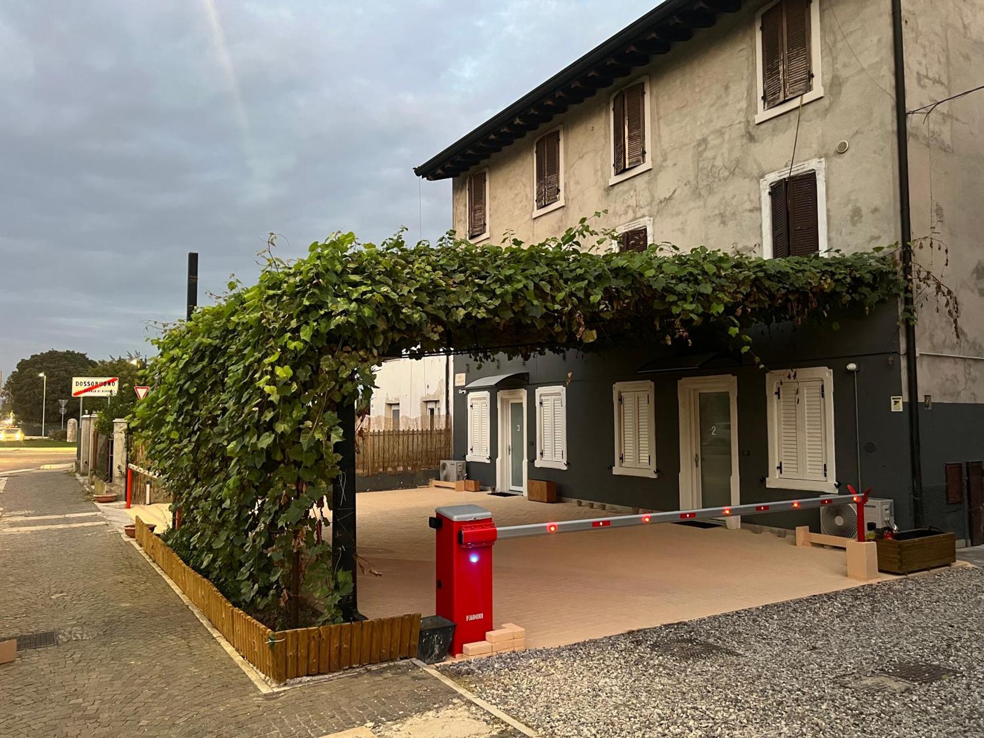 La Pergola Suites Дособуоно Екстериор снимка